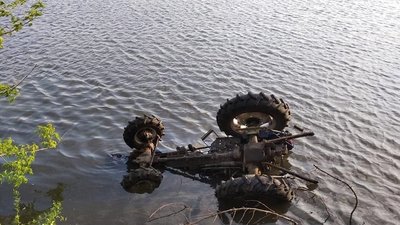 П’яний водій та трактор у ставку. В ДТП на Хмельниччині травмувались люди