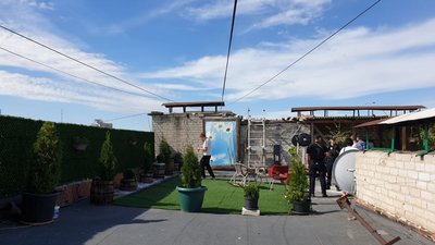 З даху кропивницької багатоповерхівки прибрали зону відпочинку З даху кропивницької багатоповерхівки прибрали зону відпочинку