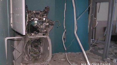 У Києві підірвали відділення Ощадбанку У Києві підірвали відділення Ощадбанку