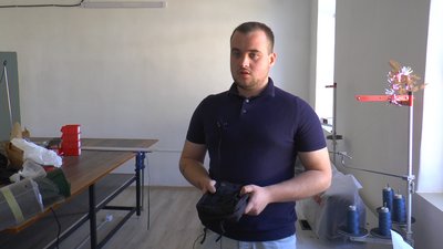 Як у прикарпатському селі організували виробництво тисяч аптечок для ЗСУ Як у прикарпатському селі організували виробництво тисяч аптечок для ЗСУ