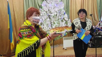 У Херсоні привітали з Різдвом батьків військових, які загинули в зоні ООС У Херсоні привітали з Різдвом батьків військових, які загинули в зоні ООС