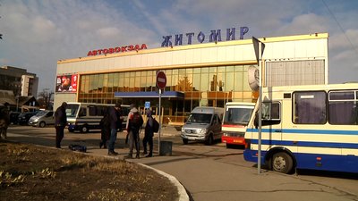 Житомирщина: поліція перевіряє дотримання постанови про обмеження руху транспорту в "червоній зоні"