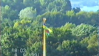 Як у 1991 році в Києві піднімали український прапор — архівне відео
