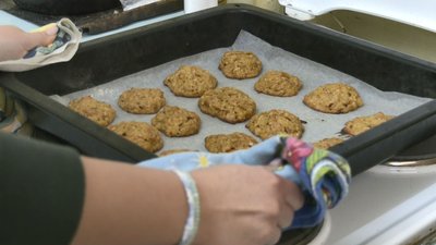 Печуть смаколики для військових Печуть смаколики для військових