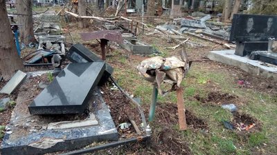 На кладовищі Яцево у Чернігові зруйновані майже 3 тисячі пам’ятників На кладовищі Яцево у Чернігові зруйновані майже 3 тисячі пам’ятників