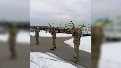 На Чернігівщині попрощалися з двома бійцями, які загинули на Донеччині На Чернігівщині попрощалися з двома бійцями, які загинули на Донеччині