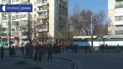 На Луганщині працівники ринку перекрили дорогу через карантин
