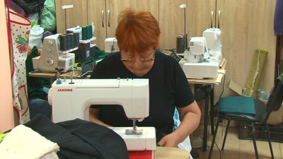 Тепла допомога — у Черкасах шиють ковдри для ЗСУ та переселенців Тепла допомога — у Черкасах шиють ковдри для ЗСУ та переселенців