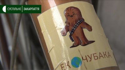 Вторсировину в ужгородців другий тиждень безкоштовно забирають Емілія та Валерія Вторсировину в ужгородців другий тиждень безкоштовно забирають Емілія та Валерія