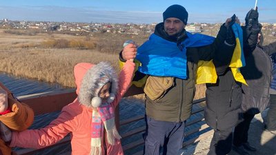 Херсонці створили "живий ланцюг єдності" до Дня Соборності України