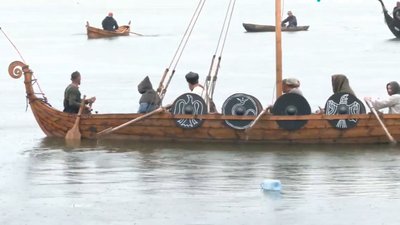 У Рівному, попри зливу, проходить Фестиваль прадавніх човнів