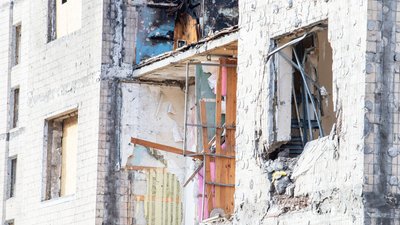 Термомодернізація у будинку, який обстріляли російські війська: Київ хоче залучити міжнародних партнерів Термомодернізація у будинку, який обстріляли російські війська: Київ хоче залучити міжнародних партнерів