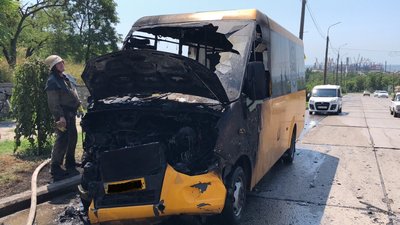 У Бердянську під час руху загорілася маршрутка