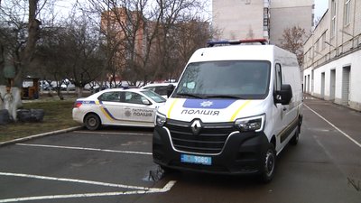 Патрульна поліція Житомирщини презентувала пересувну лабораторію, яка проводить техогляд автомобілів Патрульна поліція Житомирщини презентувала пересувну лабораторію, яка проводить техогляд автомобілів