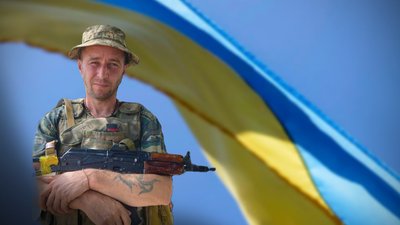 "Воюю за спокій трьох своїх дітей". Як військовий Анатолій Рюхін боронить країну від окупантів