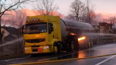 На автодорозі Івано-Франківськ — Долина загорілася вантажівка з газом На автодорозі Івано-Франківськ — Долина загорілася вантажівка з газом