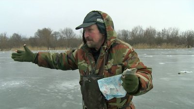У Луцьку рятувальники розповіли рибалкам, як не провалитися під кригу У Луцьку рятувальники розповіли рибалкам, як не провалитися під кригу