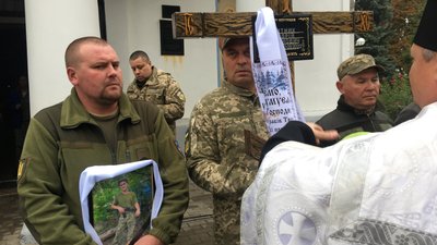 «Він був вірний своїй сім’ї, своїй країні»: у Полтаві попрощалися із чотирма полеглими воїнами «Він був вірний своїй сім’ї, своїй країні»: у Полтаві попрощалися із чотирма полеглими воїнами