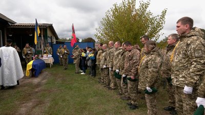 "Тіло не можна було опізнати": на Чернігівщині попрощалися із прикордонником Василем Ткаченком "Тіло не можна було опізнати": на Чернігівщині попрощалися із прикордонником Василем Ткаченком