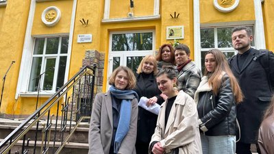 Відкриття меморіальної таблиці Вікторії Амеліній на фасаді школи №50, 23 квітня 2024 Відкриття меморіальної таблиці Вікторії Амеліній на фасаді школи №50, 23 квітня 2024
