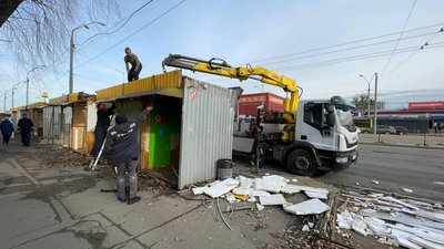 Демонтаж незаконних МАФів