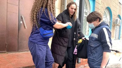 У Росії вийшли на антивоєнні акції. Мітингувальників затримують та б'ють У Росії вийшли на антивоєнні акції. Мітингувальників затримують та б'ють
