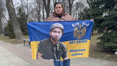 На Полтавщині у двох містах влаштували акцію "Не мовчи! Полон вбиває!"