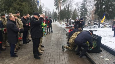 "Не дарма наш син віддав життя за майбутнє України". У Сумах вшанували загиблих під час Революції гідності та захисників "Не дарма наш син віддав життя за майбутнє України". У Сумах вшанували загиблих під час Революції гідності та захисників
