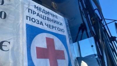 "Червона" зона: у Херсоні медиків перевозять поза чергою міським транспортом "Червона" зона: у Херсоні медиків перевозять поза чергою міським транспортом