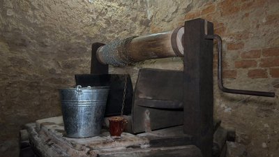 У замку Острозьких на Хмельниччині відновили давню криницю, 29 січня 2026 року