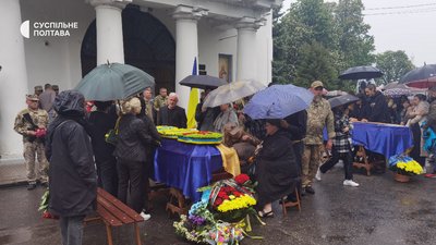 У Полтаві прощаються із воїнами Вячеславом Родіоновим та Юліаном Матвійчуком У Полтаві прощаються із воїнами Вячеславом Родіоновим та Юліаном Матвійчуком