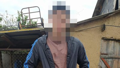 На Запоріжжі юнак викрав урну для голосування, аби розводити в ній равликів На Запоріжжі юнак викрав урну для голосування, аби розводити в ній равликів