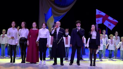 "У нас один ворог і спільне майбутнє". Грузин Роберт Натрошвілі в Ужгороді навчає молодь співу "У нас один ворог і спільне майбутнє". Грузин Роберт Натрошвілі в Ужгороді навчає молодь співу