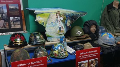 "Діти заходять сюди радісні, а виходять — сумні". На Дніпропетровщині діє Музей російсько-української війни "У діда" "Діти заходять сюди радісні, а виходять — сумні". На Дніпропетровщині діє Музей російсько-української війни "У діда"
