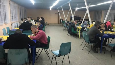 "Ми жили в невідомості". З Миколаєва на Одещину евакуювали сім'ї людей з інвалідністю
