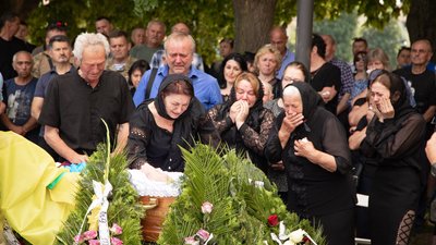 В Ужгороді попрощалися із полеглим захисником Русланом Ференці В Ужгороді попрощалися із полеглим захисником Русланом Ференці