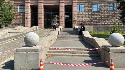 В суді у центрі Харкова — евакуація, працюють вибухотехніки