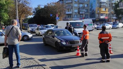 Затори на вулиці Кам'янецька. Фото: Суспільне Затори на вулиці Кам'янецька. Фото: Суспільне