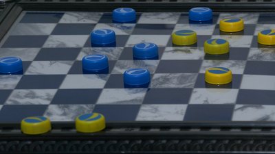 Кришечки на лавочки. У Франківську створили майстерню з переробки пластику