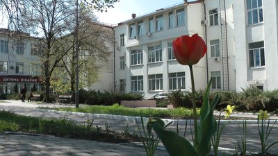Хлопчика, який випав з вікна дитсадка в Запоріжжі, перевели з реанімації