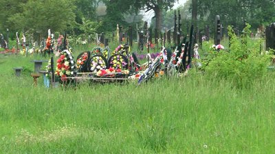 У селі на Житомирщині землю, яку мали виділити під кладовище, передали учасникам АТО У селі на Житомирщині землю, яку мали виділити під кладовище, передали учасникам АТО