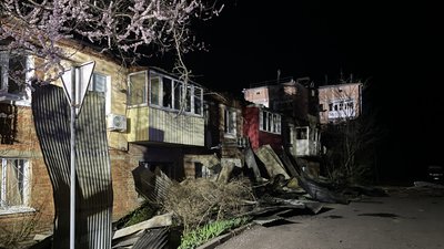 Під Полтавою армія РФ влучила у двоповерховий житловий гуртожиток Під Полтавою армія РФ влучила у двоповерховий житловий гуртожиток