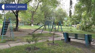 Жителі багатоповерхівки у Маріуполі живуть без вуличного освітлення вже три роки Жителі багатоповерхівки у Маріуполі живуть без вуличного освітлення вже три роки