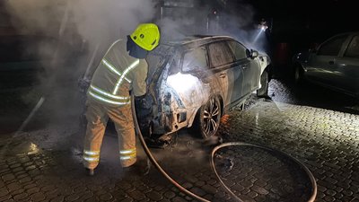 Власник нікого не підозрює: у Рівному підпали автомобіль Власник нікого не підозрює: у Рівному підпали автомобіль