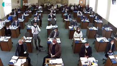 У Рівнераді сперечались, чи треба відкрити будмаркети і приватні медзаклади