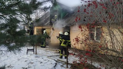 На Волині в пожежі загинув власник будинку. Ще одну людину госпіталізували На Волині в пожежі загинув власник будинку. Ще одну людину госпіталізували