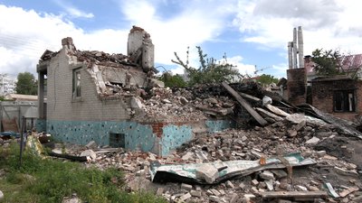 "На наш будинок приземлився російський пілот", – як тепер живуть люди, що постраждали від падіння літака в Чернігові "На наш будинок приземлився російський пілот", – як тепер живуть люди, що постраждали від падіння літака в Чернігові