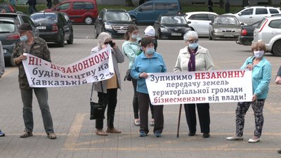 Мають тріщини: мешканці п'ятиповерхівки у Рівному виступають проти будівництва біля них