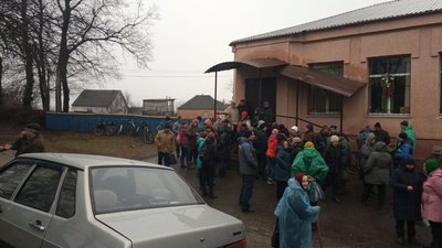 Хліб ціною життя, документи та уламки снарядів: у сільському музеї на Сумщині збирають експонати про сучасну війну Хліб ціною життя, документи та уламки снарядів: у сільському музеї на Сумщині збирають експонати про сучасну війну