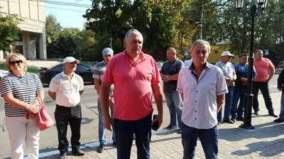 20 фермерів з Миколаївщини звинувачують ексдепутата облради Івануну в рейдерстві 20 фермерів з Миколаївщини звинувачують ексдепутата облради Івануну в рейдерстві